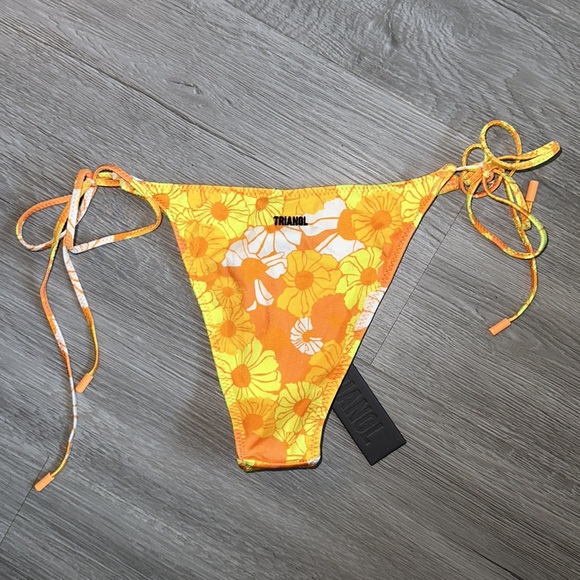 String floral style Swimsuit top and bottom swimsuit set. - Picture 13 of 14